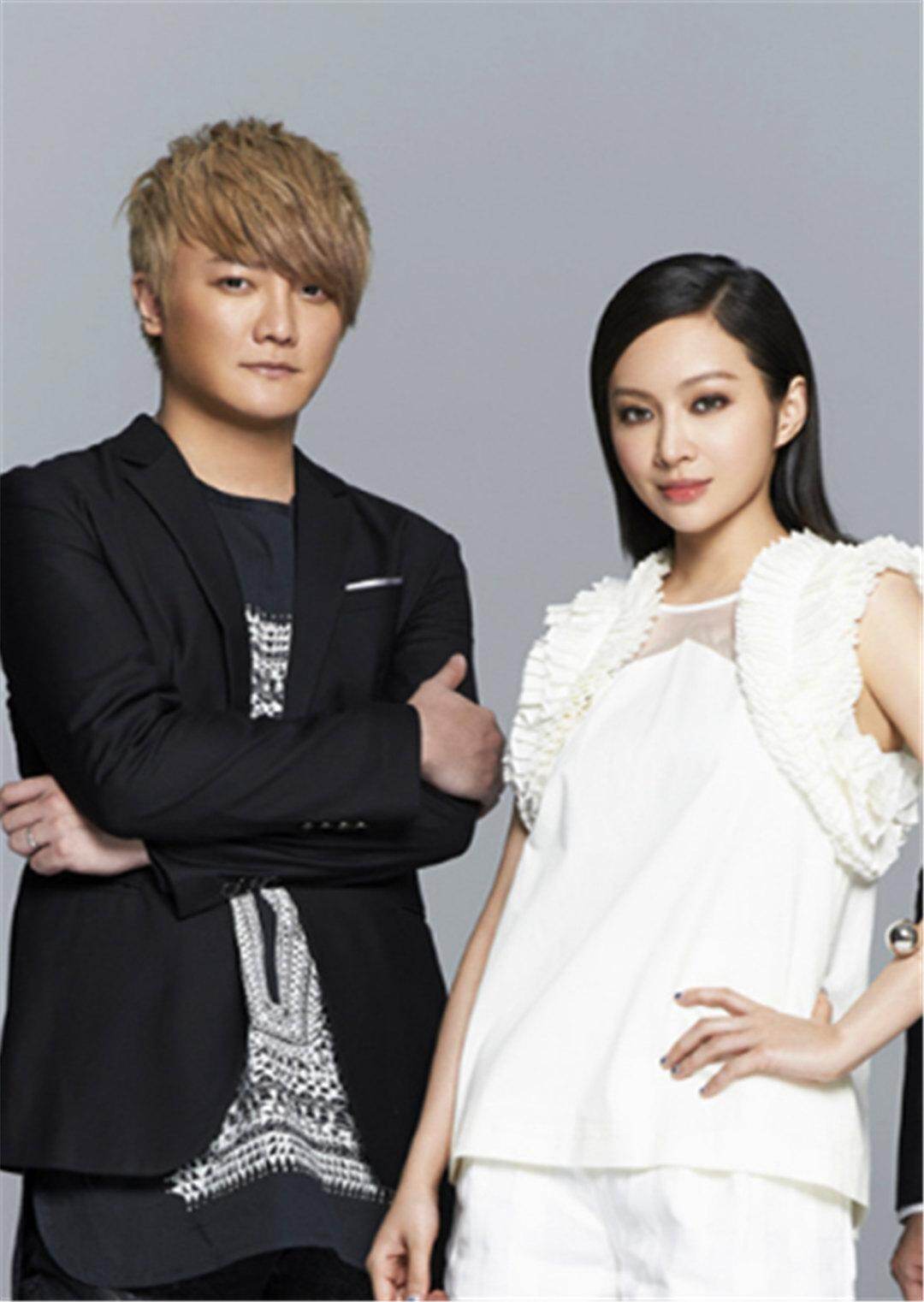 r),台湾一女二男乐团,由主唱lydia(韩睿),吉他手real 阿沁(黄汉青)