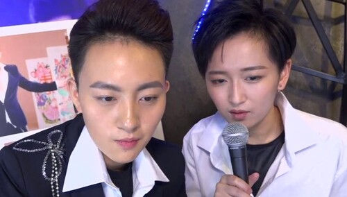 张晓钰再现吃醋日常 黄汐源"唠叨鬼"上身吐槽晓钰大腿粗