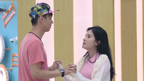 告白和公主抱更配孔繁浩梁熙彬双手紧握花式谈恋爱