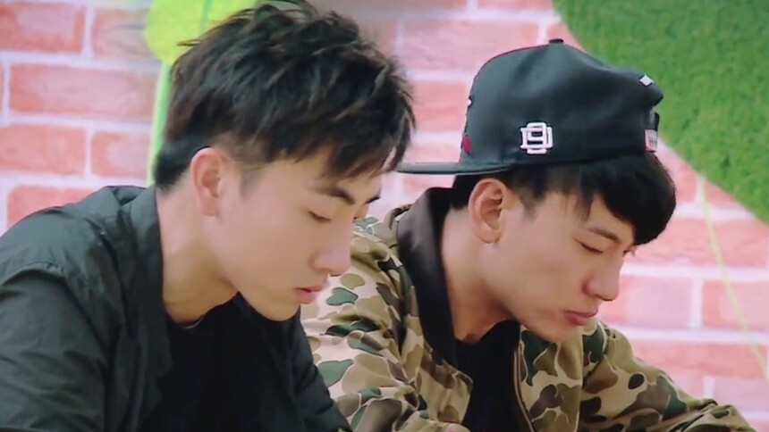 yoyo遗憾退房引舟舟泪奔 舟奕博决心与孔繁浩患难与共