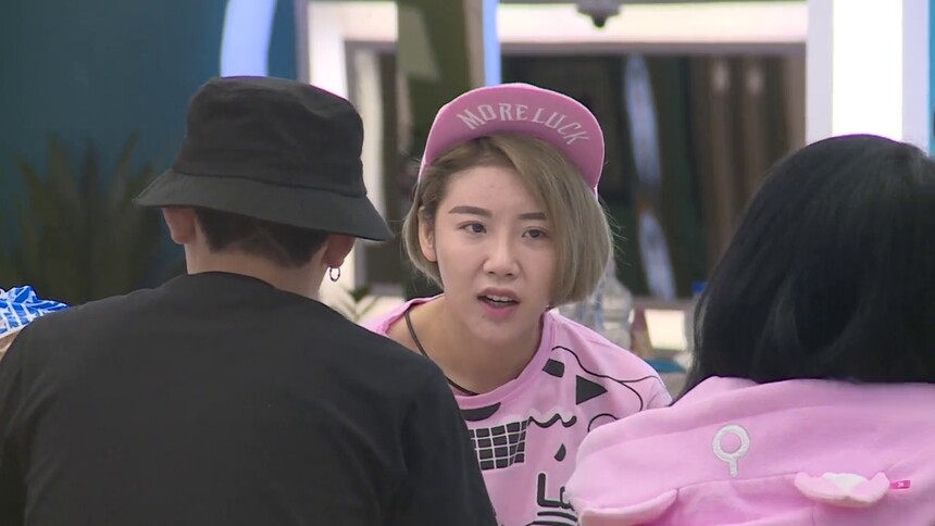 关名扬被何丽评为818话题女王周晨晞称赞王濛性格霸气