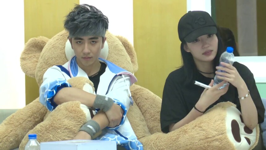 孔繁浩无奈脸称舟奕博情商负分 暖心开导劝其谨言慎行