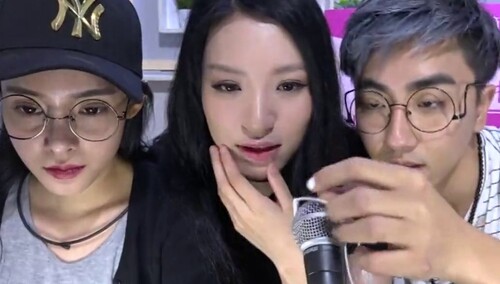 何丽回归818隔屏示爱粉丝 舟奕博醋意大发直呼受冷落-综艺-高清视频