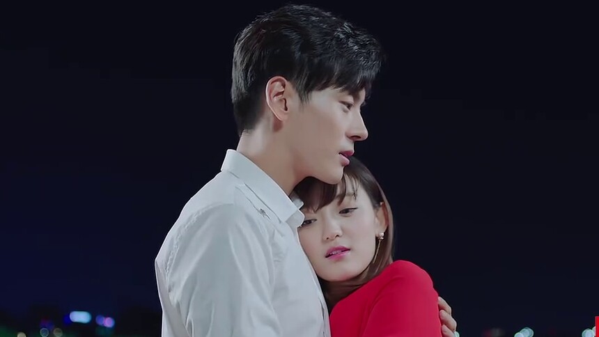 御姐怀安强行拿下子健水池拥吻定情