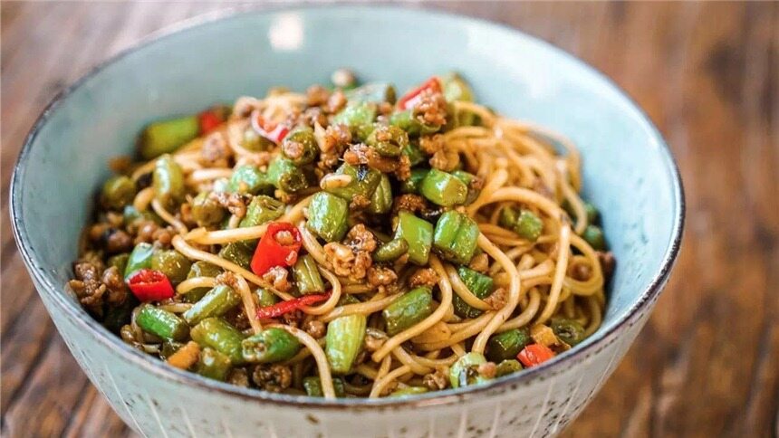 日食记活得乏味你需要一道橄榄菜四季豆拌面