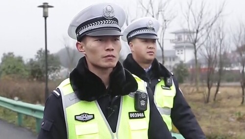 钟山地区:国内类型:社会简介:《平民英雄》是湖南卫视2012年岁首重磅