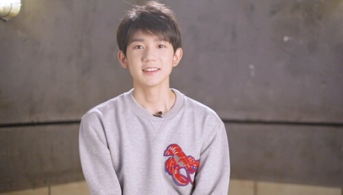 粉头棕头的路透社王源高清节目片段流出帅气wink暴击少女心