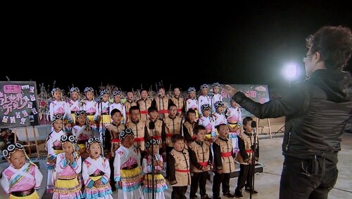 向阳花合唱团公演《灯塔》 真挚呐喊感恩老师