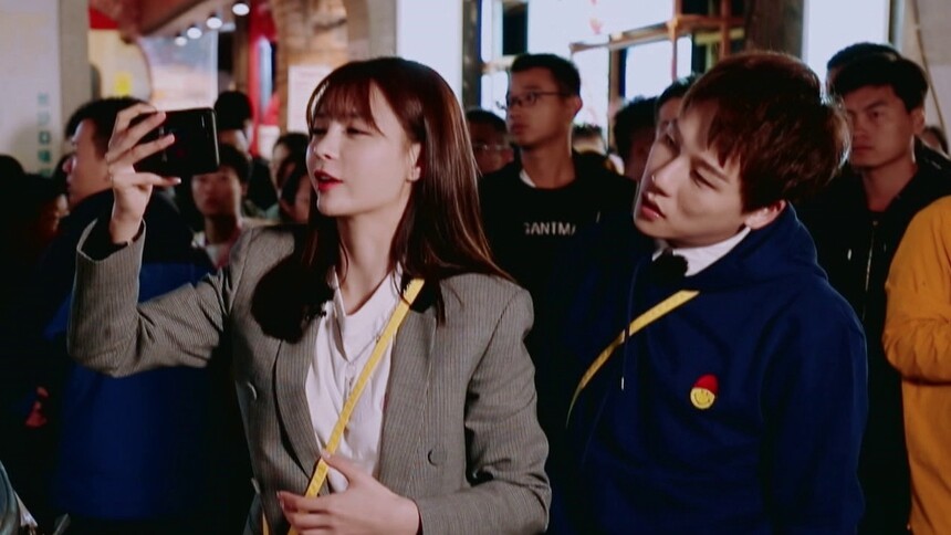 快乐哆唻咪20181117期:沈梦辰刘维太平街尬跳广场舞 大张伟自创手势舞