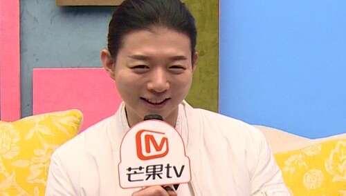 霍尊专访:官方表情包给你宠爱