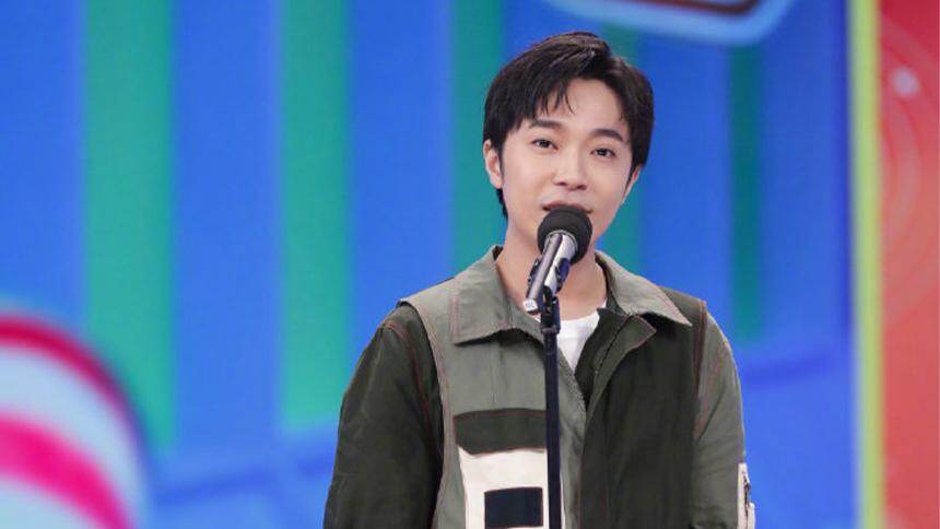 吴青峰化身为电梯先生机智打歌