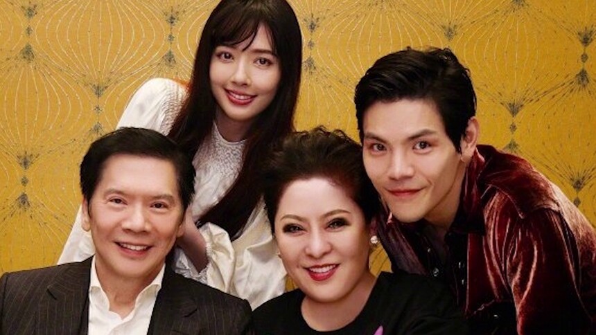 向佐郭碧婷为向华强庆生一家四口温馨幸福