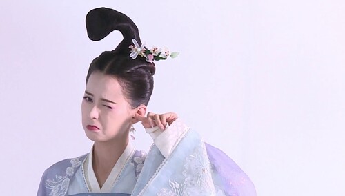 涂思成向皇上公布自己身世02:57思雅带着丹凰派及时赶到02:25涂思成