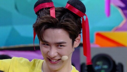 这都是什么"妖魔鬼怪"服饰 钱锟的包包头不要太可爱-综艺-高清视频