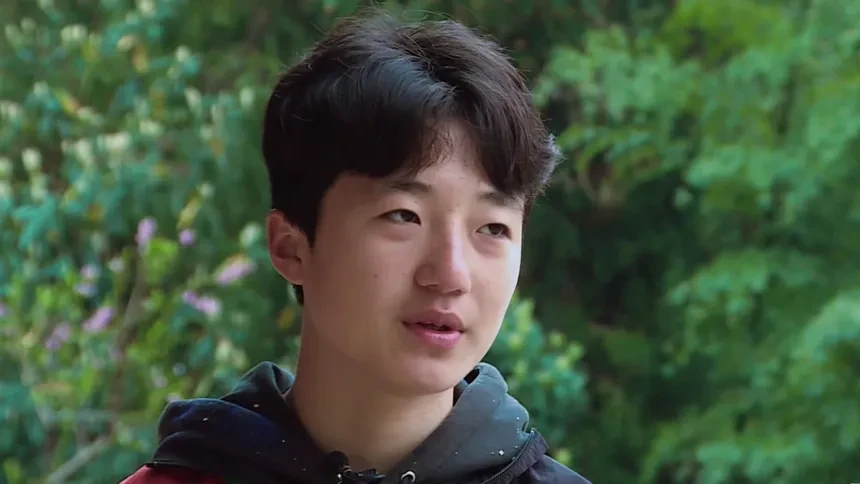 变形计第十八季第12期:鲍嘉诚张绘宇神默契 汪俊龙母子见面哭成表情包