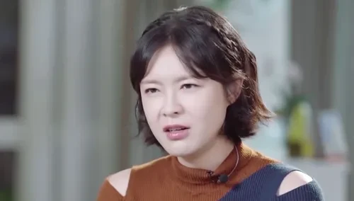 超能妈妈团:李艾孕期篮球游泳健身都不误 超能孕妇实锤