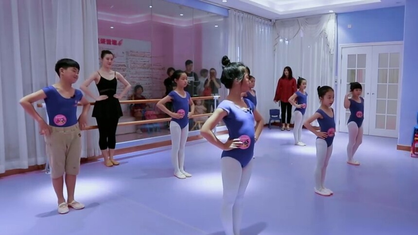 变形计会员plus版第23期:覃左婷舞蹈初体验 杨涵拉筋直言想放弃?