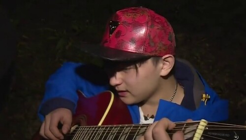 变形计第十一季2月9日看点庄前暖心弹唱感动庄爸热泪盈眶