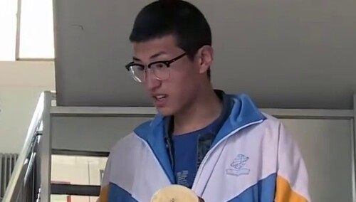 杨奥哄妈有一套卖萌撒娇母子解心结