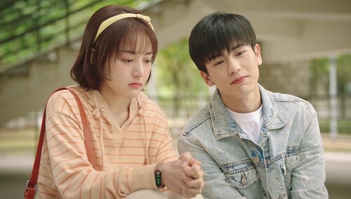 《心动的瞬间》第22集看点:麦司冲被泳队除名?