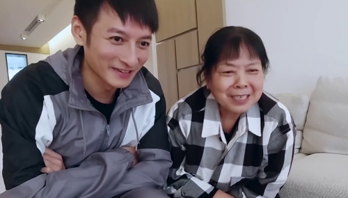 爆笑!维嘉妈妈学绕口令被儿子吐槽"没有一个字念对"