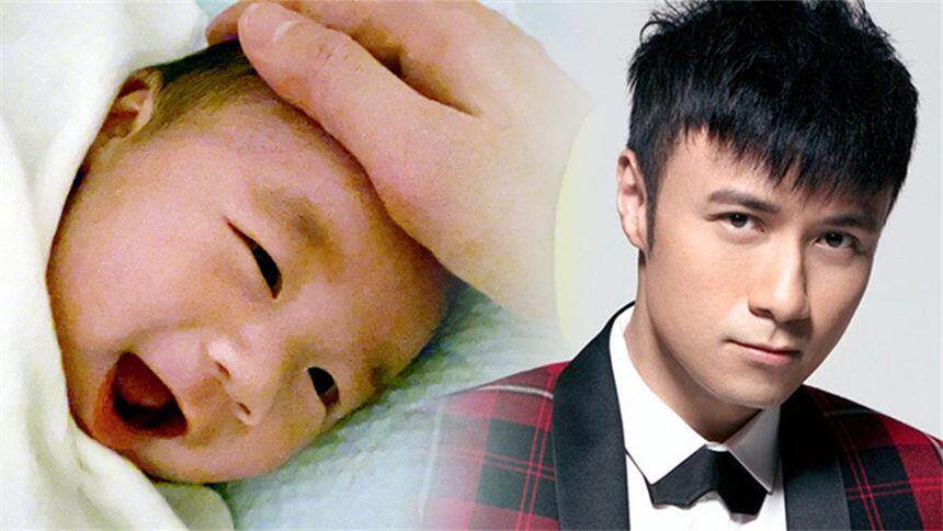 古巨基儿子正脸照曝光与爸爸小时候超级像开心大笑萌态十足