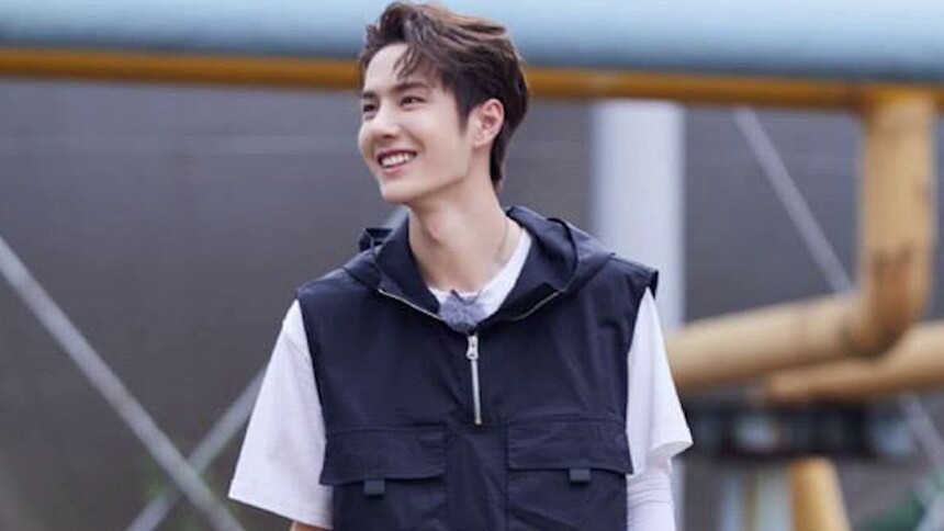 王一博《有翡》片场玩滑板-综艺-高清视频在线观看-芒果tv