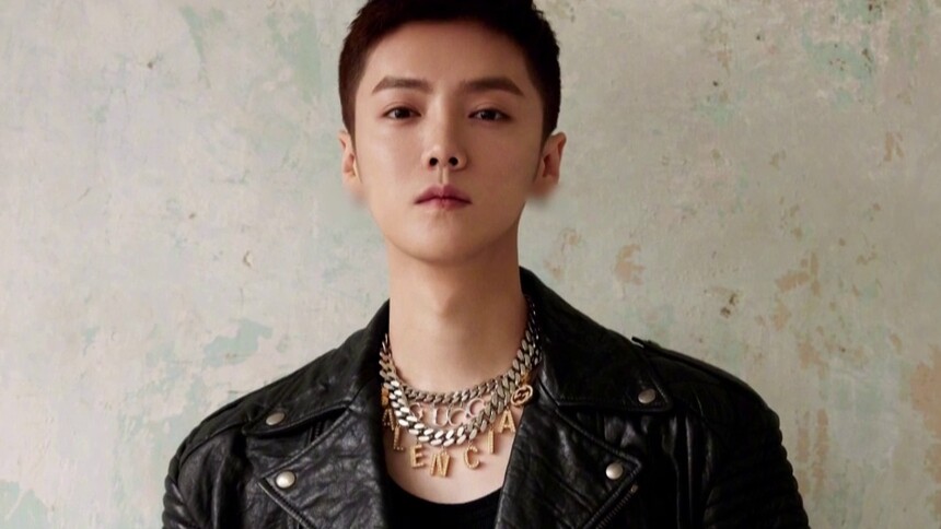 鹿晗短发皮衣造型酷帅十足