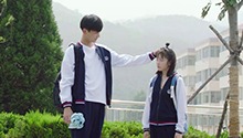 章扬摸头杀周静芒有点甜