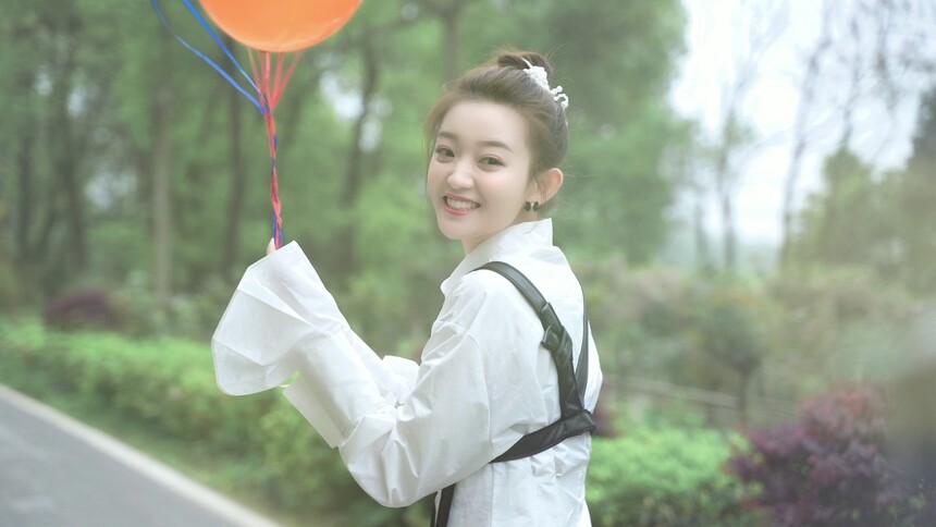 春日限定企划预告罗予彤约你一起放飞气球