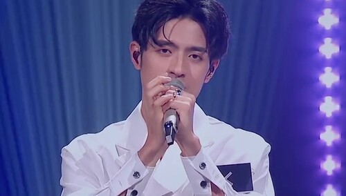 谁是宝藏歌手# 现场,何亮辰带来不一样的爵士老歌《what a wonderful