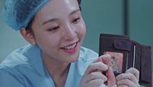展颜不舍范爸离开