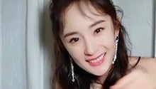 杨幂：试了好几次才能笑到100分