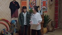 张子枫帮谭松韵挡镜头