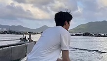 龚俊晒浅游三亚逛吃plog