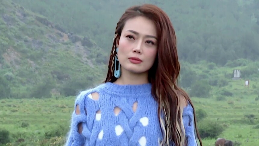 《牧野家族》独家侧拍:容祖儿雨中漫步惬意自然-综艺-hd video online