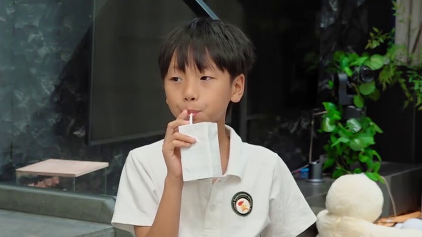 小宝秒选中心位魏晨自带吸娃体质爸爸们能否渡过难关四组家庭首度合宿