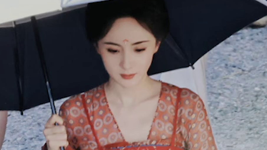 造型绝美！杨幂《狐妖小红娘》细眉花钿妆路透曝光