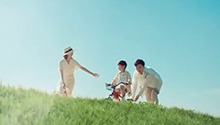 让父母做回“大孩子”