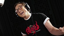 成龙献唱“排忧解压”宣传曲《我们的传说》