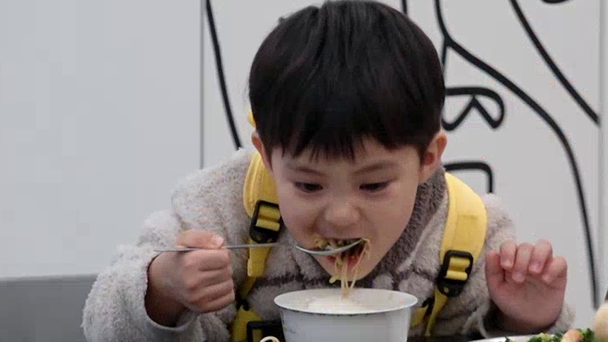 萌娃当家：艾登秀英文词汇量