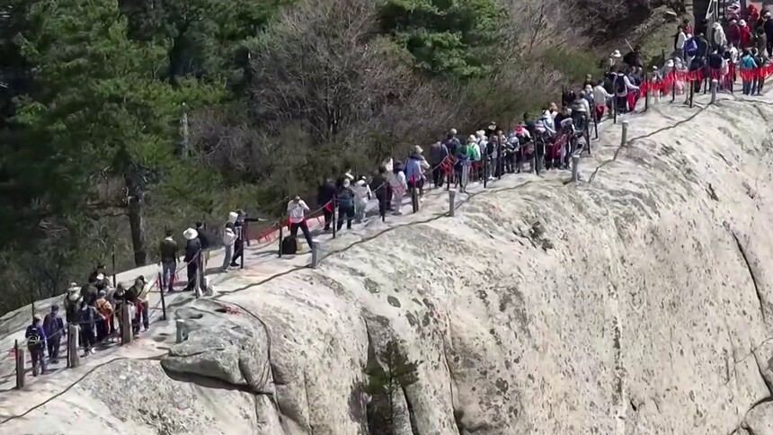 西岳华山迎来旅游旺季
