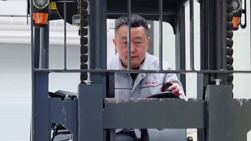 职业超有料 | 叉车世界冠军朱久安——毫厘方寸间玩转工业“绣花功夫”