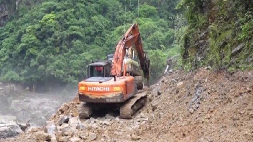 防汛一线 石门县：爆破攻坚破堵点 抢通深山民生通道
