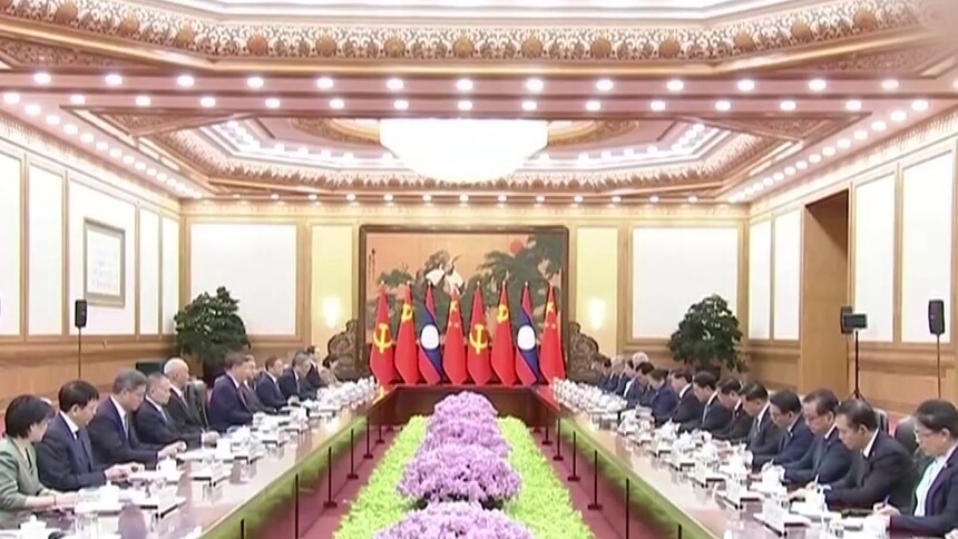 习近平同老挝人民革命党中央总书记、国家主席通伦举行会谈