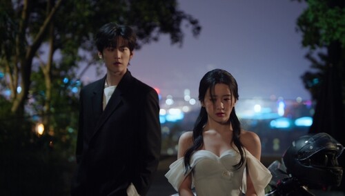 《炽夏》第7集看点：浪漫逃亡烟花吻