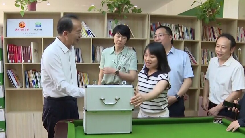 杨浩东在湘潭调研工人文化宫 工会驿站建设