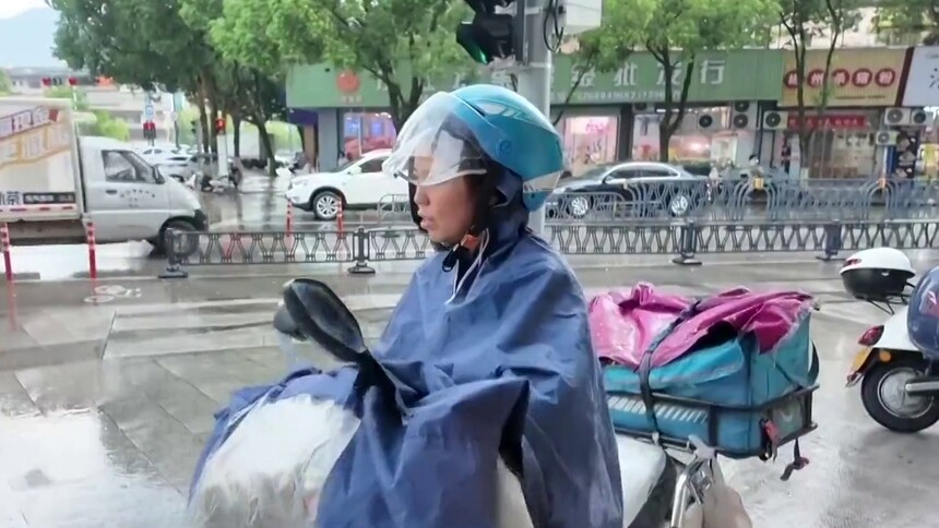 蒋虹：一诺千金 “骑手妈妈”九年还债路