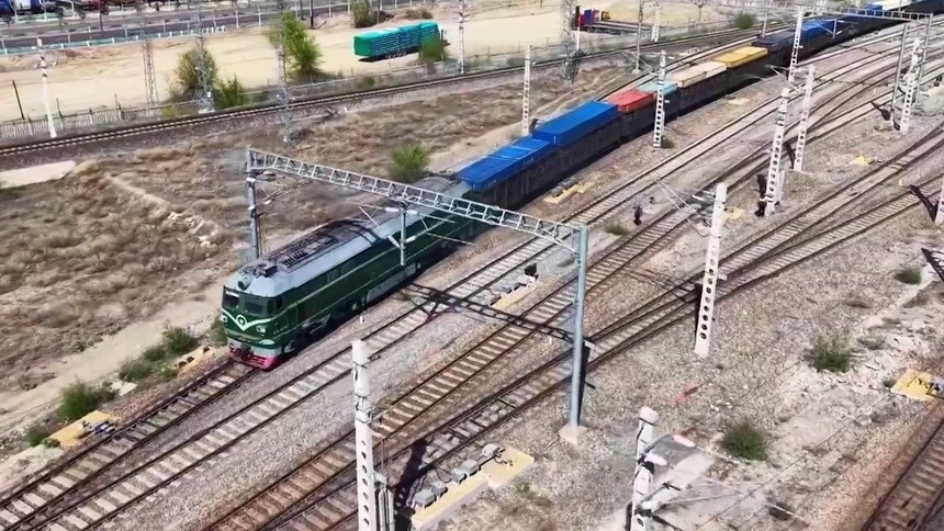 一趟中欧班列的霍尔果斯之旅