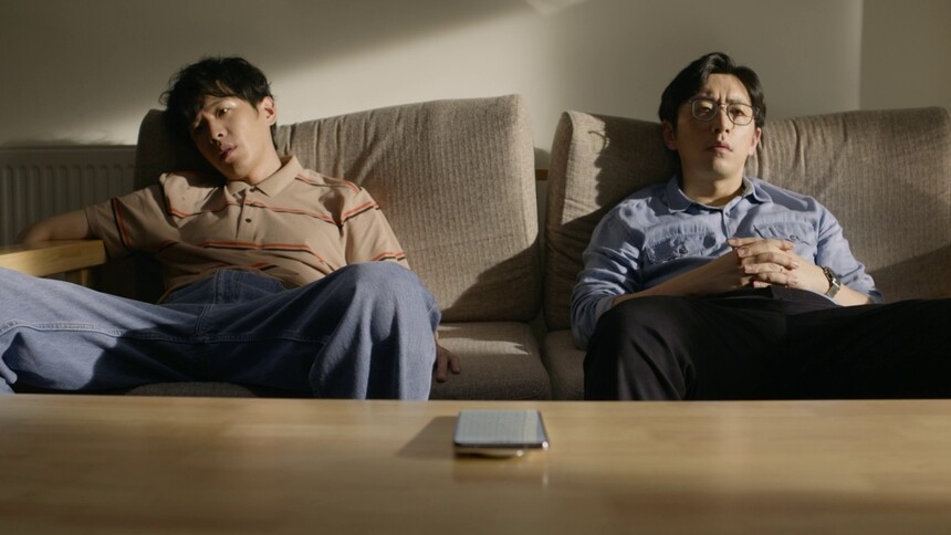 《年会不能停！2》“一点薄礼”片段 领导假意拒绝疯狂释放接收信号